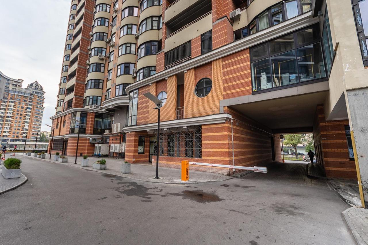 New building near Arena City Lesi Ukrainky 7a Kiev Bagian luar foto